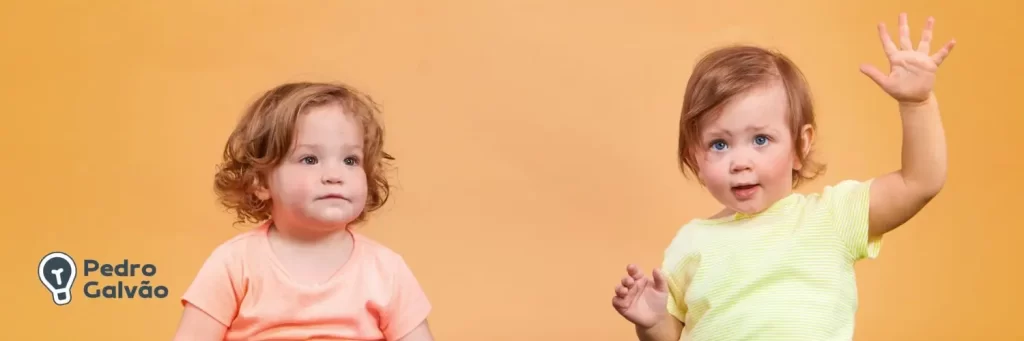 Imagem ilustrando duas crianças para falar sobre a diferença entre small e little em inglês