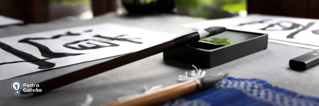 Ideogramas japoneses no papel para indicar que a pessoa quer aprender japonês