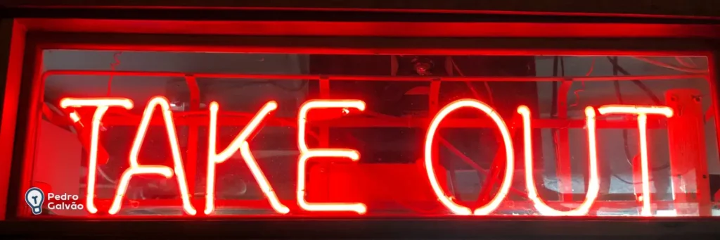 take out e take in o que significa esses phrasal verbs