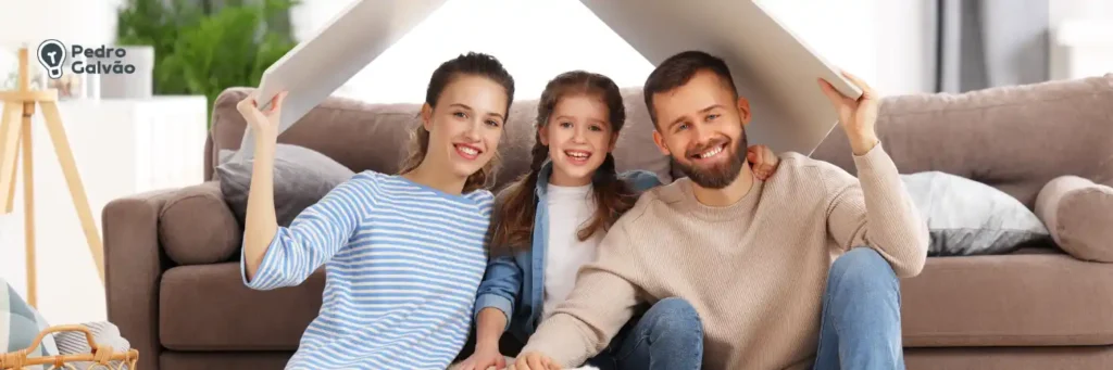 Família em casa representando os Phrasal Verbs de Casa e Família